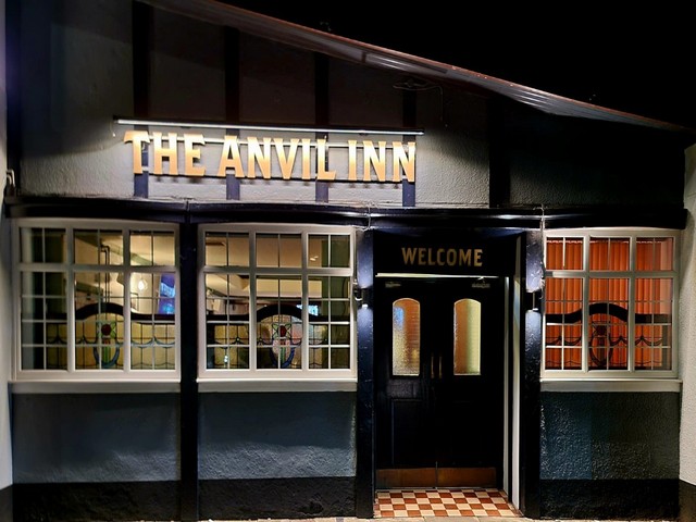 Anvil Inn - Pub social area