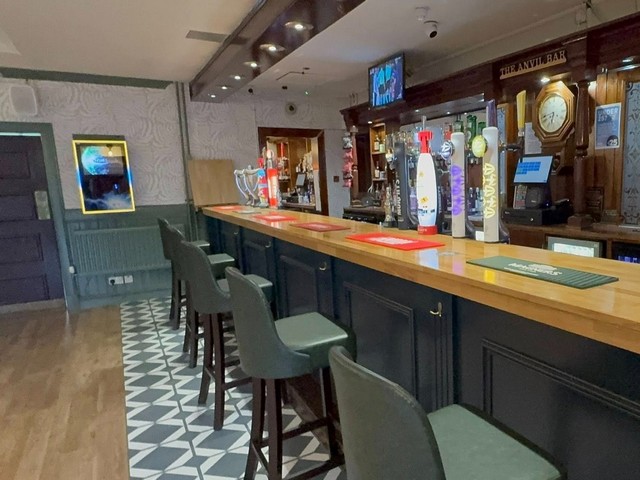 Anvil Inn - Pub social area